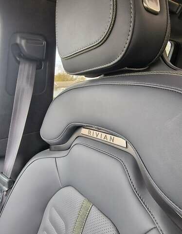 Синий Rivian R1S, объемом двигателя 0 л и пробегом 47 тыс. км за 55300 $, фото 6 на Automoto.ua