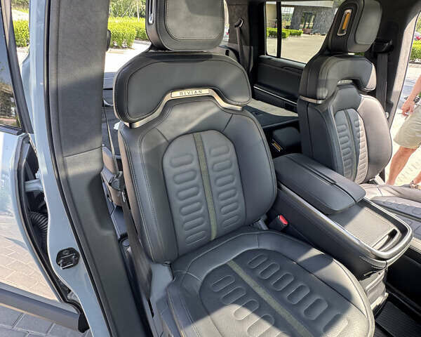 Синий Rivian R1S, объемом двигателя 0 л и пробегом 22 тыс. км за 51500 $, фото 9 на Automoto.ua