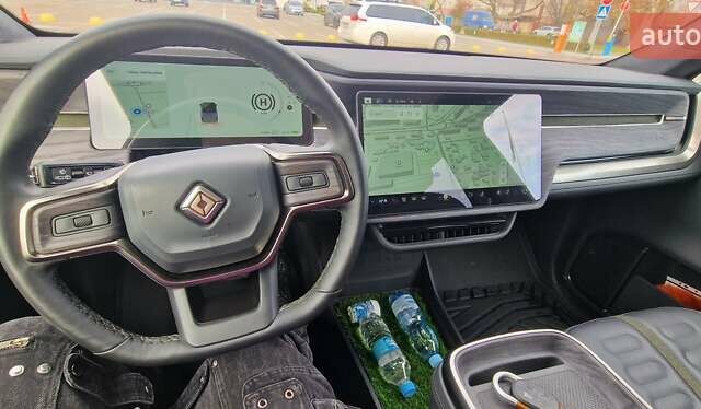 Синий Rivian R1S, объемом двигателя 0 л и пробегом 47 тыс. км за 55300 $, фото 2 на Automoto.ua