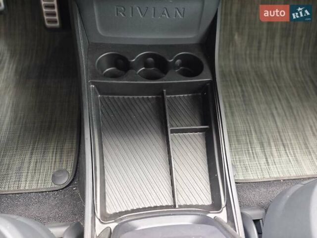 Синий Rivian R1S, объемом двигателя 0 л и пробегом 18 тыс. км за 58900 $, фото 38 на Automoto.ua