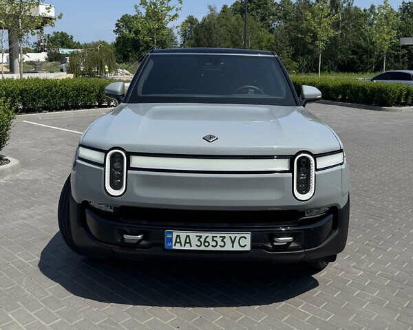 Синий Rivian R1S, объемом двигателя 0 л и пробегом 22 тыс. км за 51500 $, фото 2 на Automoto.ua