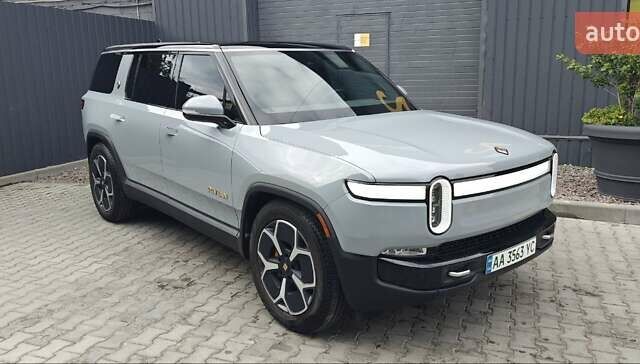 Синий Rivian R1S, объемом двигателя 0 л и пробегом 18 тыс. км за 58900 $, фото 1 на Automoto.ua