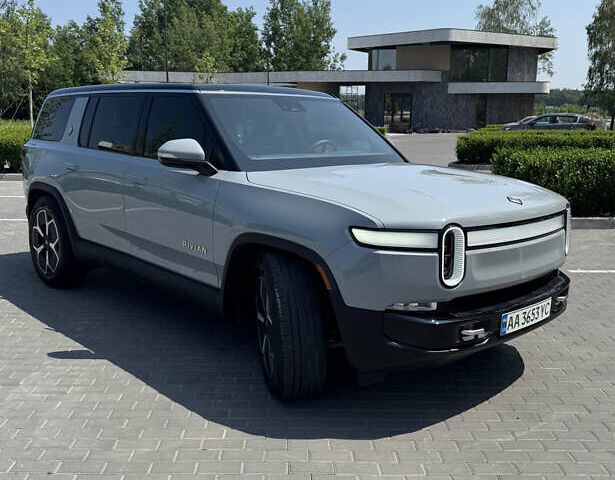 Синий Rivian R1S, объемом двигателя 0 л и пробегом 22 тыс. км за 51500 $, фото 1 на Automoto.ua