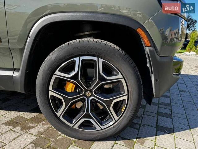 Зелений Rivian R1S, об'ємом двигуна 0 л та пробігом 33 тис. км за 48500 $, фото 7 на Automoto.ua