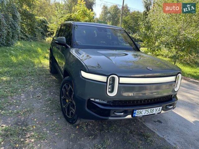 Зелений Rivian R1S, об'ємом двигуна 0 л та пробігом 30 тис. км за 42300 $, фото 4 на Automoto.ua