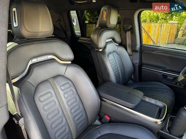 Зелений Rivian R1S, об'ємом двигуна 0 л та пробігом 33 тис. км за 48500 $, фото 13 на Automoto.ua
