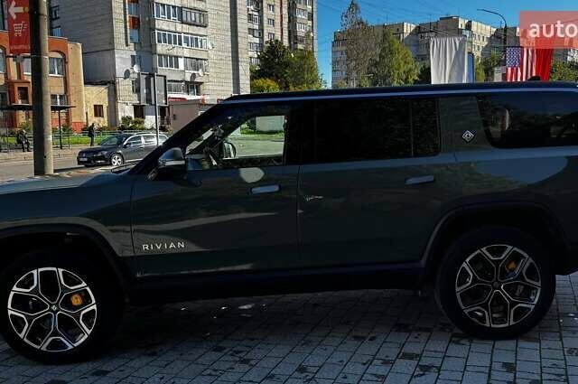 Зелений Rivian R1S, об'ємом двигуна 0 л та пробігом 33 тис. км за 48500 $, фото 3 на Automoto.ua