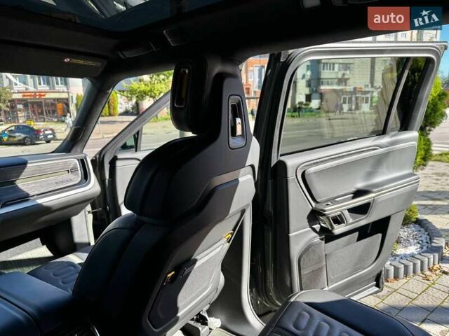 Зелений Rivian R1S, об'ємом двигуна 0 л та пробігом 33 тис. км за 48500 $, фото 16 на Automoto.ua