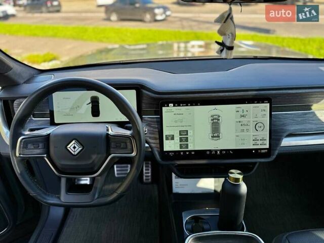 Зелений Rivian R1S, об'ємом двигуна 0 л та пробігом 33 тис. км за 48500 $, фото 12 на Automoto.ua