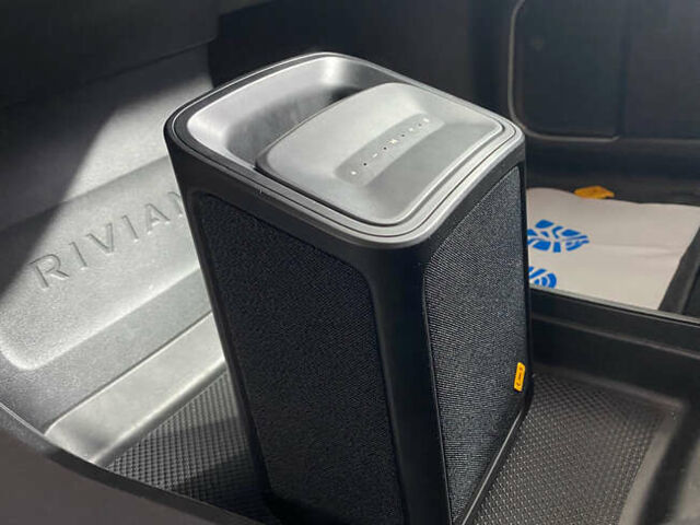 Зелений Rivian R1S, об'ємом двигуна 0 л та пробігом 26 тис. км за 49950 $, фото 33 на Automoto.ua