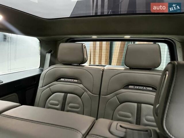 Зелений Rivian R1S, об'ємом двигуна 0 л та пробігом 35 тис. км за 54500 $, фото 7 на Automoto.ua