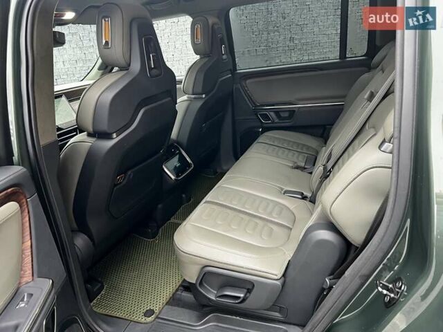 Зелений Rivian R1S, об'ємом двигуна 0 л та пробігом 35 тис. км за 54500 $, фото 4 на Automoto.ua
