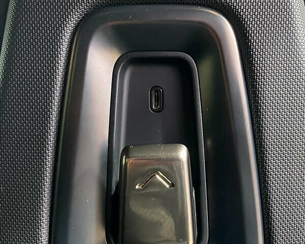 Зелений Rivian R1S, об'ємом двигуна 0 л та пробігом 26 тис. км за 49950 $, фото 21 на Automoto.ua