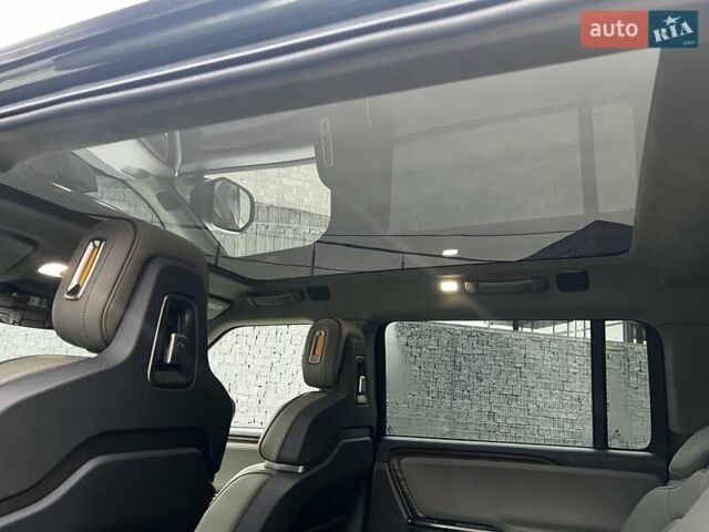 Зелений Rivian R1S, об'ємом двигуна 0 л та пробігом 35 тис. км за 54500 $, фото 6 на Automoto.ua