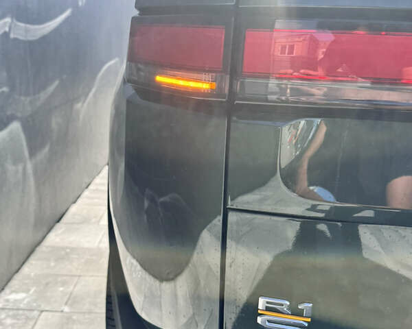 Зеленый Rivian R1S, объемом двигателя 0 л и пробегом 5 тыс. км за 49999 $, фото 2 на Automoto.ua