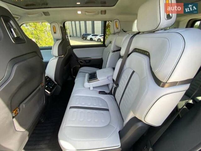 Зелений Rivian R1S, об'ємом двигуна 0 л та пробігом 2 тис. км за 28400 $, фото 11 на Automoto.ua