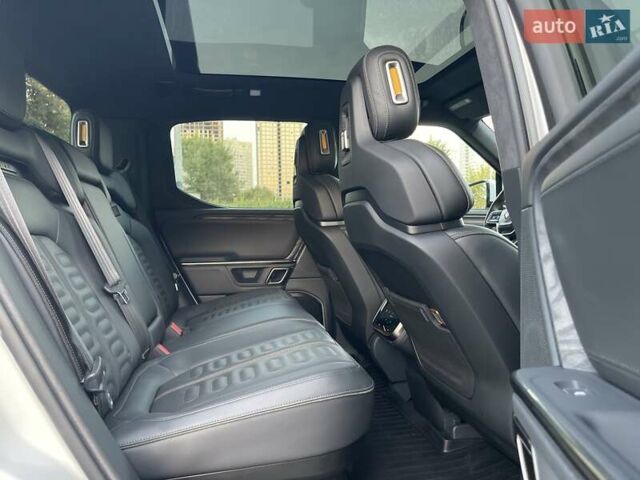 Белый Rivian R1T, объемом двигателя 0 л и пробегом 10 тыс. км за 49500 $, фото 45 на Automoto.ua
