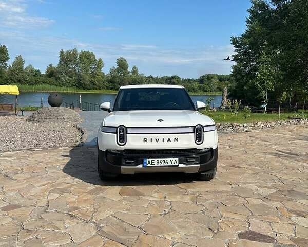 Белый Rivian R1T, объемом двигателя 0 л и пробегом 27 тыс. км за 55000 $, фото 1 на Automoto.ua