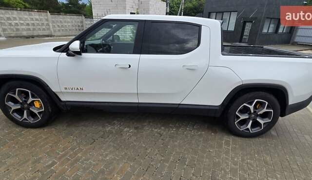 Белый Rivian R1T, объемом двигателя 0 л и пробегом 62 тыс. км за 43500 $, фото 7 на Automoto.ua