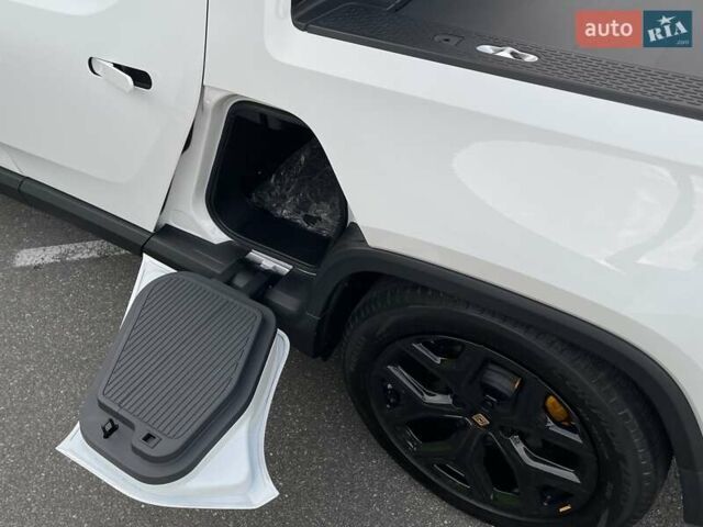 Белый Rivian R1T, объемом двигателя 0 л и пробегом 10 тыс. км за 49500 $, фото 11 на Automoto.ua