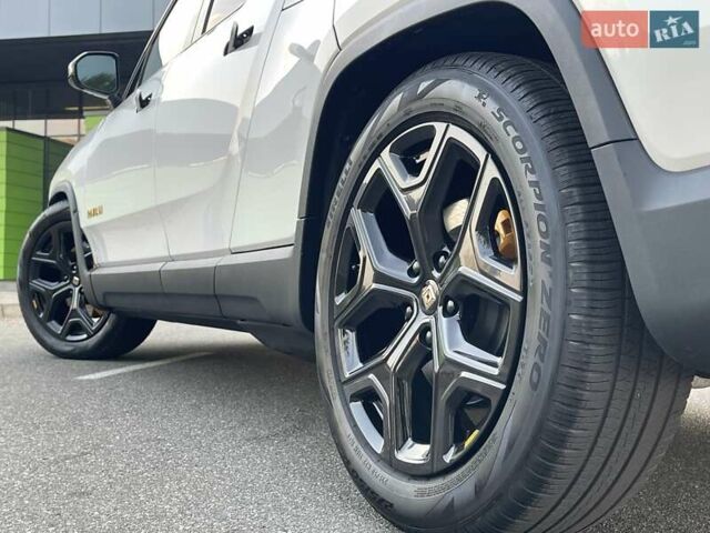 Белый Rivian R1T, объемом двигателя 0 л и пробегом 10 тыс. км за 49500 $, фото 19 на Automoto.ua
