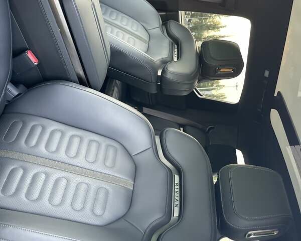 Белый Rivian R1T, объемом двигателя 0 л и пробегом 10 тыс. км за 49500 $, фото 26 на Automoto.ua