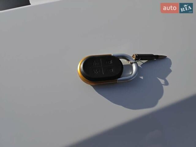 Белый Rivian R1T, объемом двигателя 0 л и пробегом 33 тыс. км за 49000 $, фото 1 на Automoto.ua