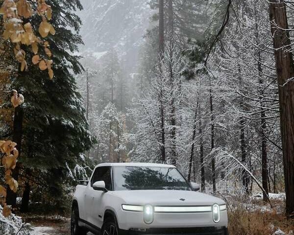 Белый Rivian R1T, объемом двигателя 0 л и пробегом 20 тыс. км за 55000 $, фото 1 на Automoto.ua