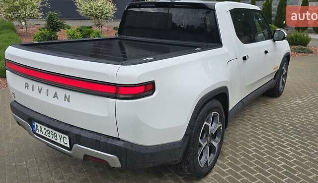 Белый Rivian R1T, объемом двигателя 0 л и пробегом 62 тыс. км за 43500 $, фото 1 на Automoto.ua