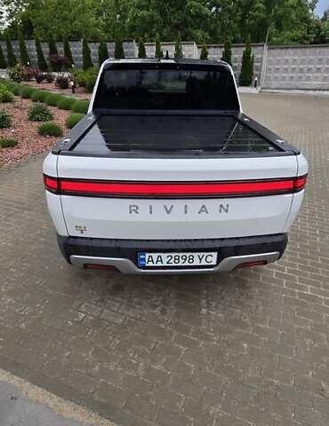 Белый Rivian R1T, объемом двигателя 0 л и пробегом 62 тыс. км за 43500 $, фото 3 на Automoto.ua