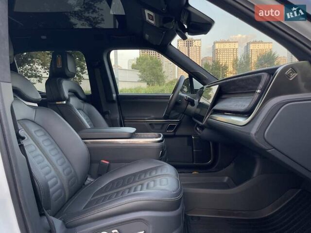 Белый Rivian R1T, объемом двигателя 0 л и пробегом 10 тыс. км за 49500 $, фото 43 на Automoto.ua