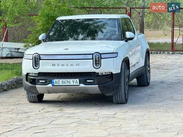 Белый Rivian R1T, объемом двигателя 0 л и пробегом 27 тыс. км за 55000 $, фото 2 на Automoto.ua