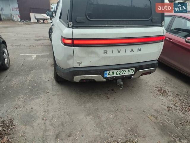 Белый Rivian R1T, объемом двигателя 0 л и пробегом 22 тыс. км за 41000 $, фото 7 на Automoto.ua