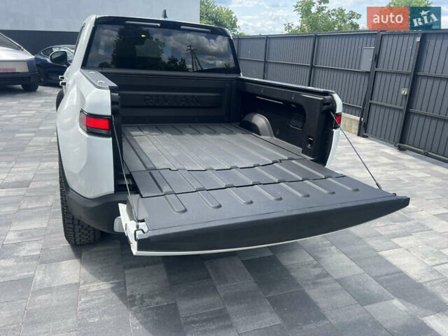 Белый Rivian R1T, объемом двигателя 0 л и пробегом 23 тыс. км за 46900 $, фото 4 на Automoto.ua