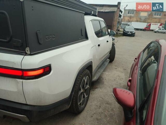 Белый Rivian R1T, объемом двигателя 0 л и пробегом 22 тыс. км за 41000 $, фото 5 на Automoto.ua