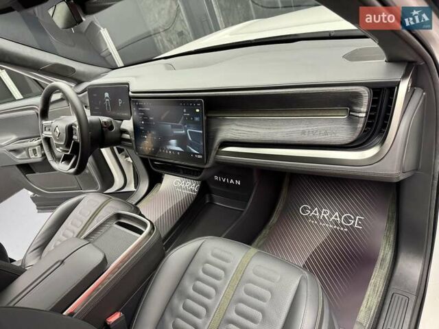Білий Rivian R1T, об'ємом двигуна 0 л та пробігом 12 тис. км за 46500 $, фото 68 на Automoto.ua