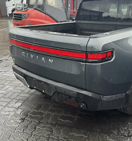 Чорний Rivian R1T, об'ємом двигуна 0 л та пробігом 14 тис. км за 29999 $, фото 7 на Automoto.ua