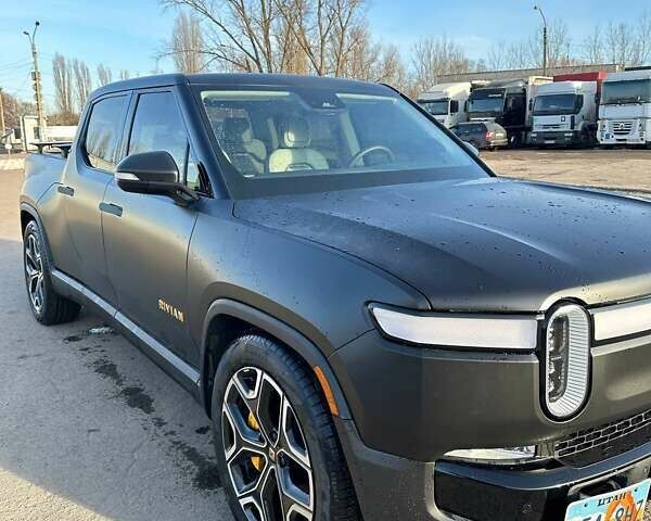 Черный Rivian R1T, объемом двигателя 0 л и пробегом 25 тыс. км за 64700 $, фото 2 на Automoto.ua