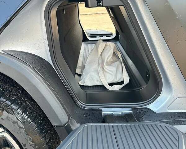Черный Rivian R1T, объемом двигателя 0 л и пробегом 25 тыс. км за 64700 $, фото 9 на Automoto.ua