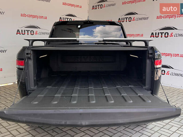Чорний Rivian R1T, об'ємом двигуна 0 л та пробігом 47 тис. км за 57950 $, фото 12 на Automoto.ua