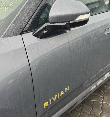 Чорний Rivian R1T, об'ємом двигуна 0 л та пробігом 14 тис. км за 29999 $, фото 3 на Automoto.ua
