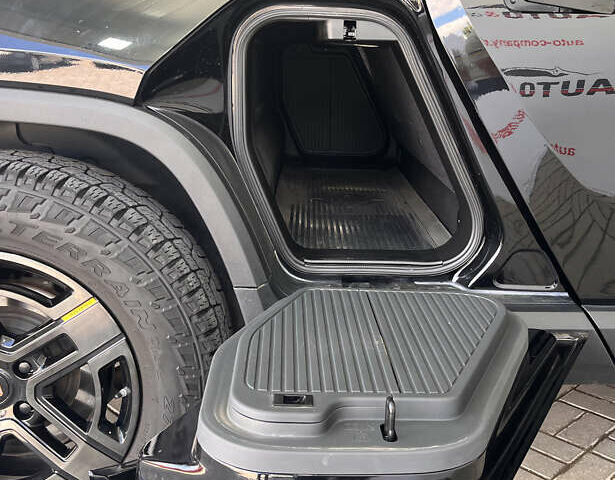 Чорний Rivian R1T, об'ємом двигуна 0 л та пробігом 47 тис. км за 57950 $, фото 11 на Automoto.ua