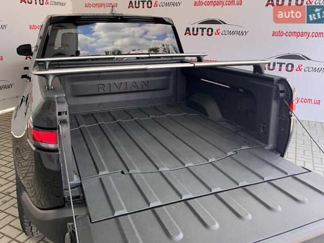 Черный Rivian R1T, объемом двигателя 0 л и пробегом 47 тыс. км за 49950 $, фото 5 на Automoto.ua