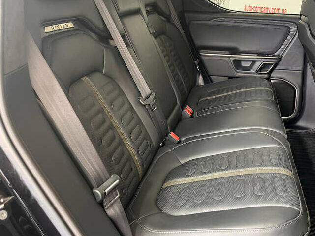 Черный Rivian R1T, объемом двигателя 0 л и пробегом 47 тыс. км за 49950 $, фото 11 на Automoto.ua