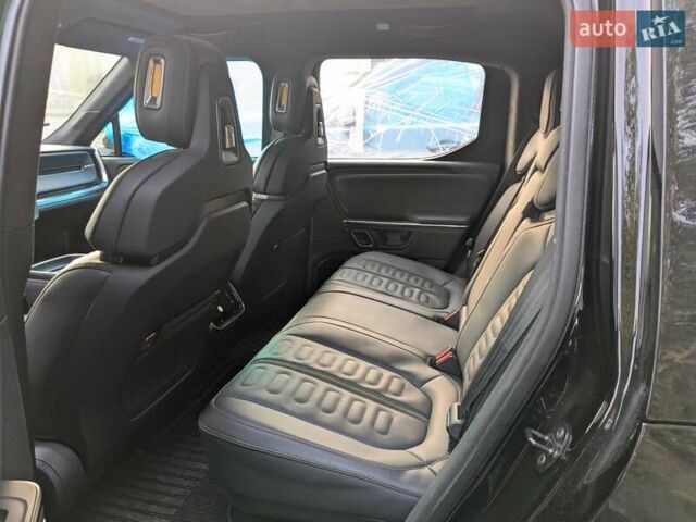 Чорний Rivian R1T, об'ємом двигуна 0 л та пробігом 11 тис. км за 33800 $, фото 8 на Automoto.ua