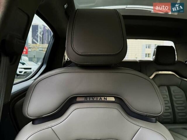 Чорний Rivian R1T, об'ємом двигуна 0 л та пробігом 4 тис. км за 67500 $, фото 29 на Automoto.ua