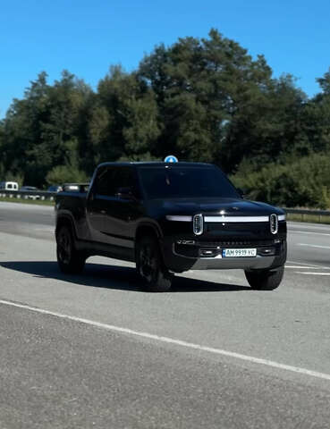 Черный Rivian R1T, объемом двигателя 0 л и пробегом 7 тыс. км за 62500 $, фото 5 на Automoto.ua