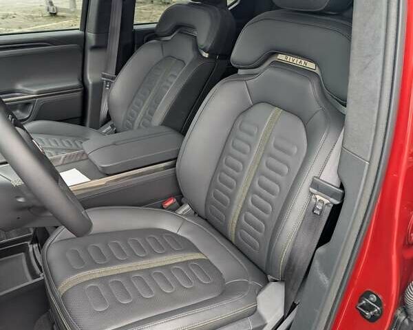Красный Rivian R1T, объемом двигателя 0 л и пробегом 11 тыс. км за 59900 $, фото 13 на Automoto.ua