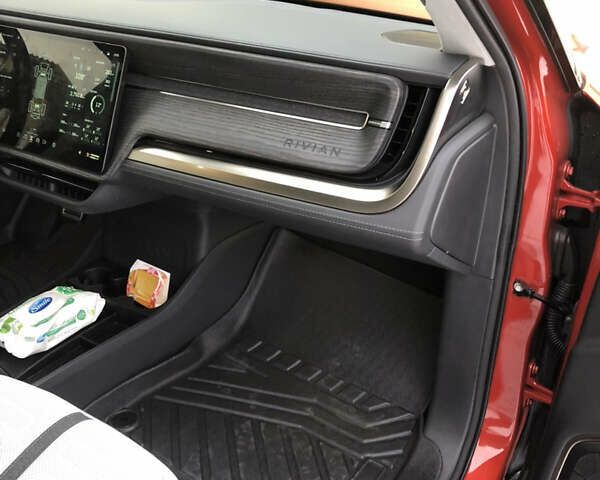 Красный Rivian R1T, объемом двигателя 0 л и пробегом 2 тыс. км за 62000 $, фото 1 на Automoto.ua