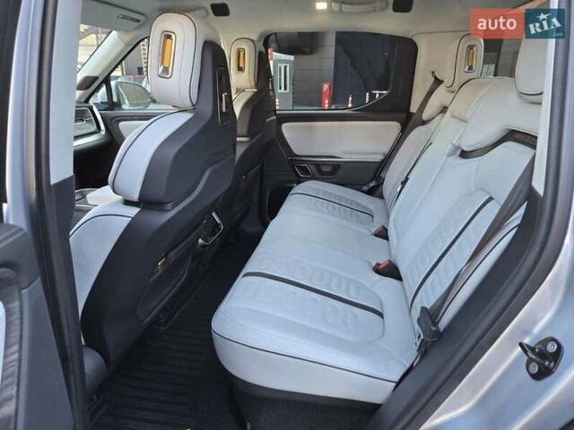 Сірий Rivian R1T, об'ємом двигуна 0 л та пробігом 59 тис. км за 52499 $, фото 21 на Automoto.ua